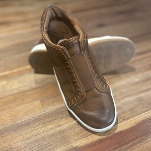 Zodiac womens brown slip on shoes